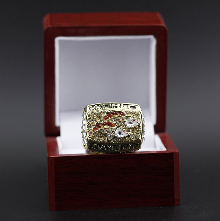 1998 Denver BRONCOS Super Bowl Championship Ring size 11 with wooden c
