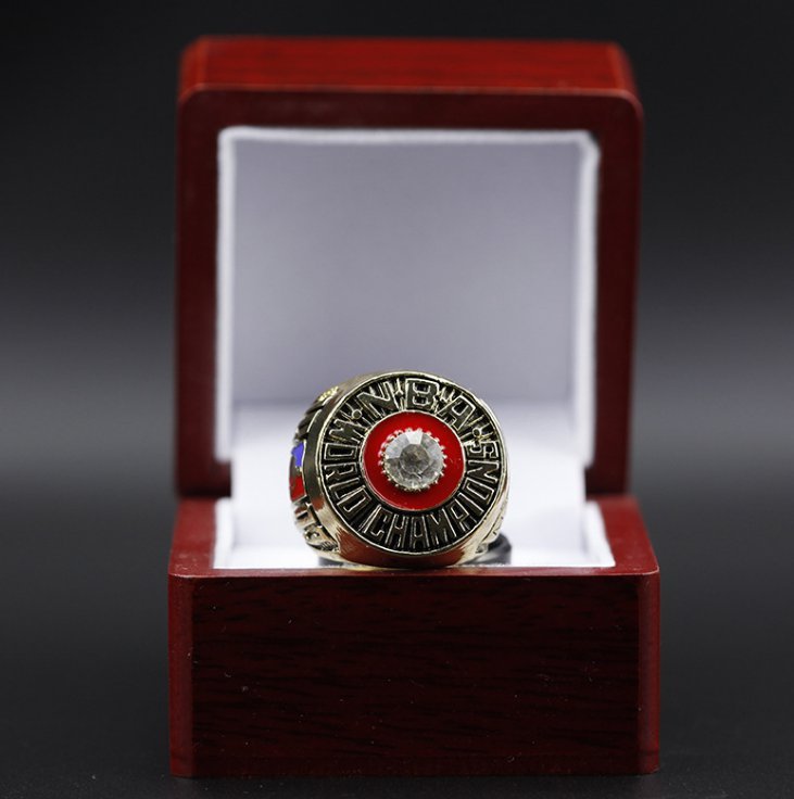 1983 Philadelphia 76ers MOSES MALONE Basketball championship ring 11S