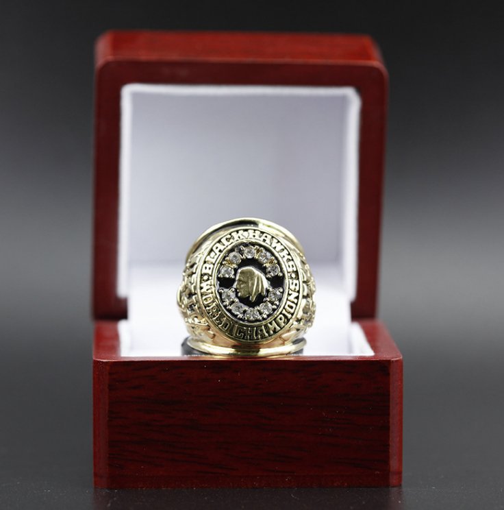 1961 Chicago Blackhawks NHL championship ring 11 size with wooden case