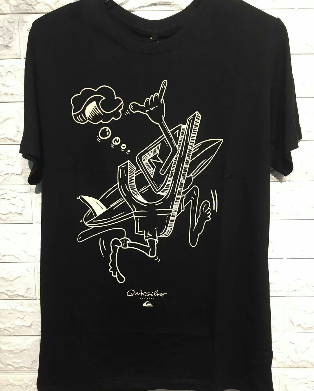 Quiksilver logo take surfboard run to the beach, black premium shirts