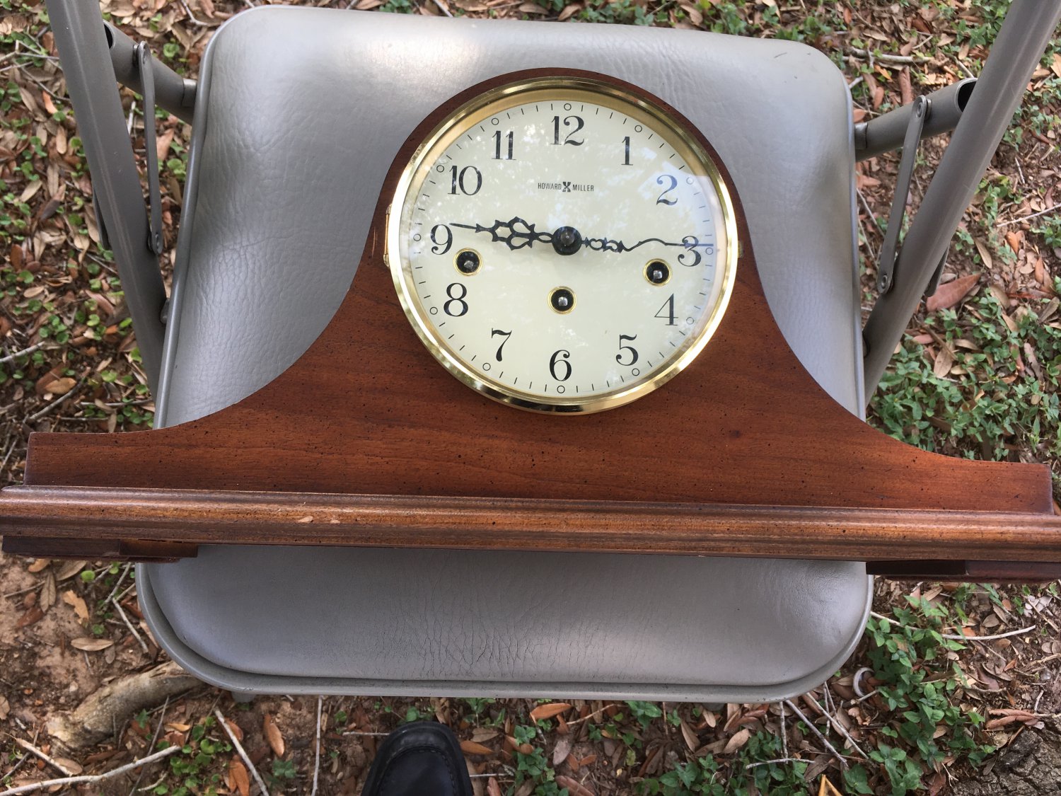 Vintage Howard Miller Wind Up Mantle Clock 2 Jewels Model 612439