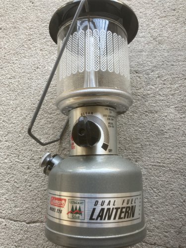 Vintage Coleman Ultra Light Dual Fuel Lantern Model 226 - 01/93