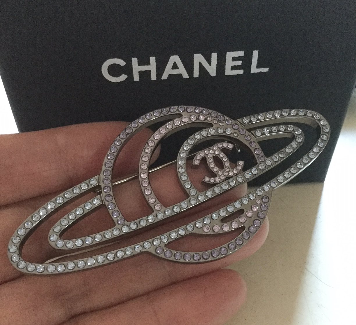 Chanel LIGHTER BLACK ENAMEL IN BOX Golden Metal ref.144373 - Joli Closet