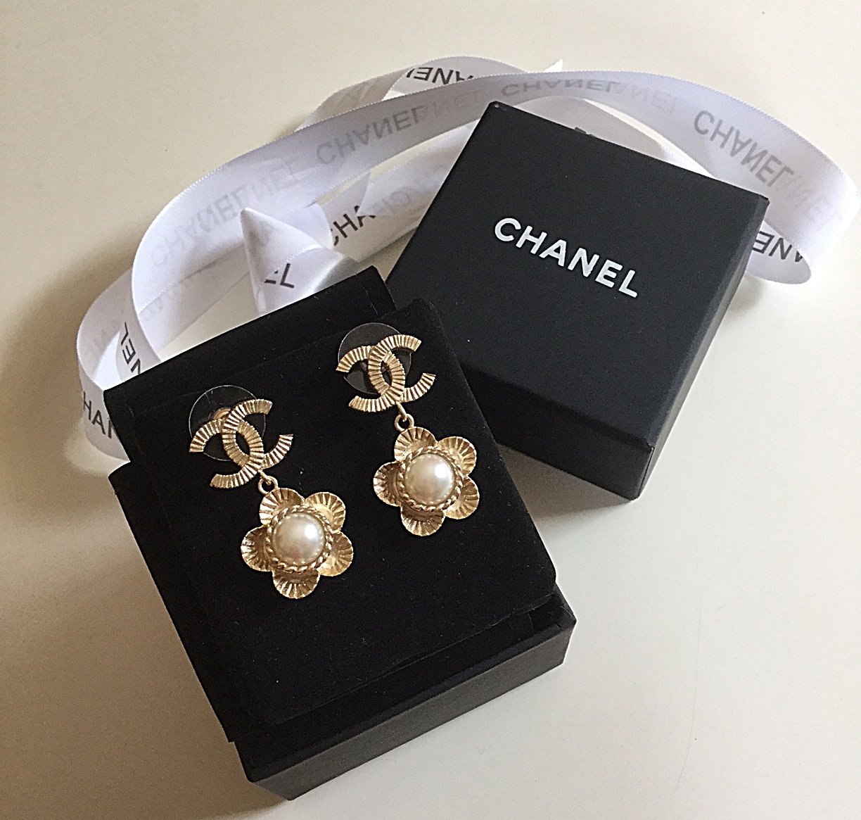CHANEL Gold CC Stud Pearl Camellia Drop Dangle Earrings Vintage ...