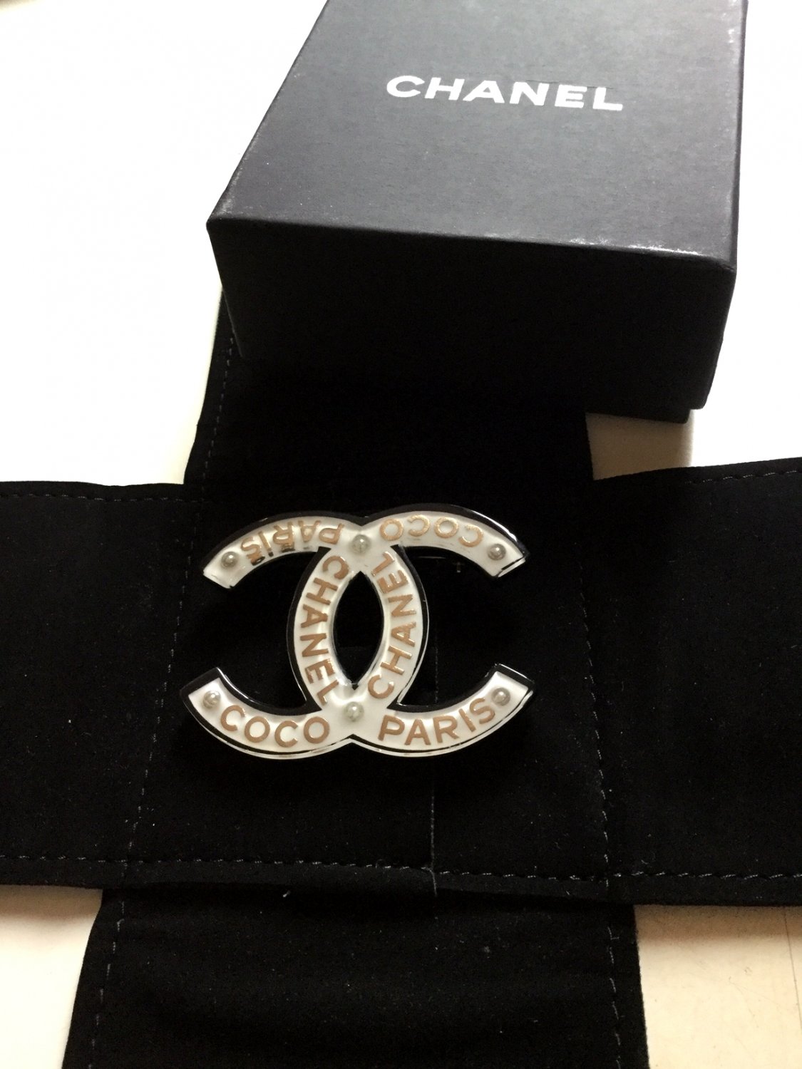 CHANEL COCO CHANEL PARIS CC Fashion Brooch Pin ACRYLIC WHITE Black Gold NIB