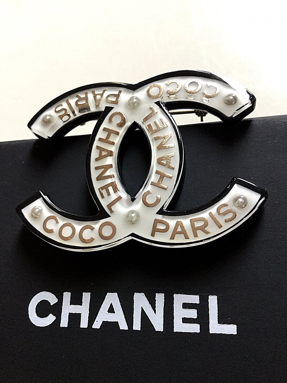 CHANEL COCO CHANEL PARIS CC Fashion Brooch Pin ACRYLIC WHITE Black Gold NIB