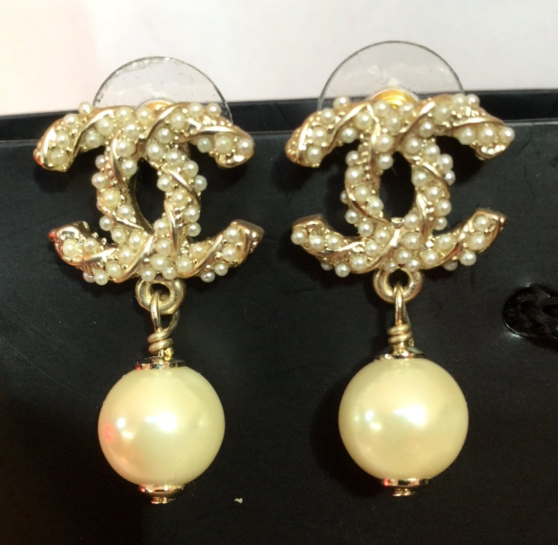 CHANEL Twisted Pearl CC Gold Dangle Earrings Authentic Hallmark NIB