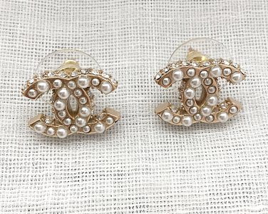 CHANEL Crystal Rim Pearl Cluster Gold Stud Earrings Small CC NIB