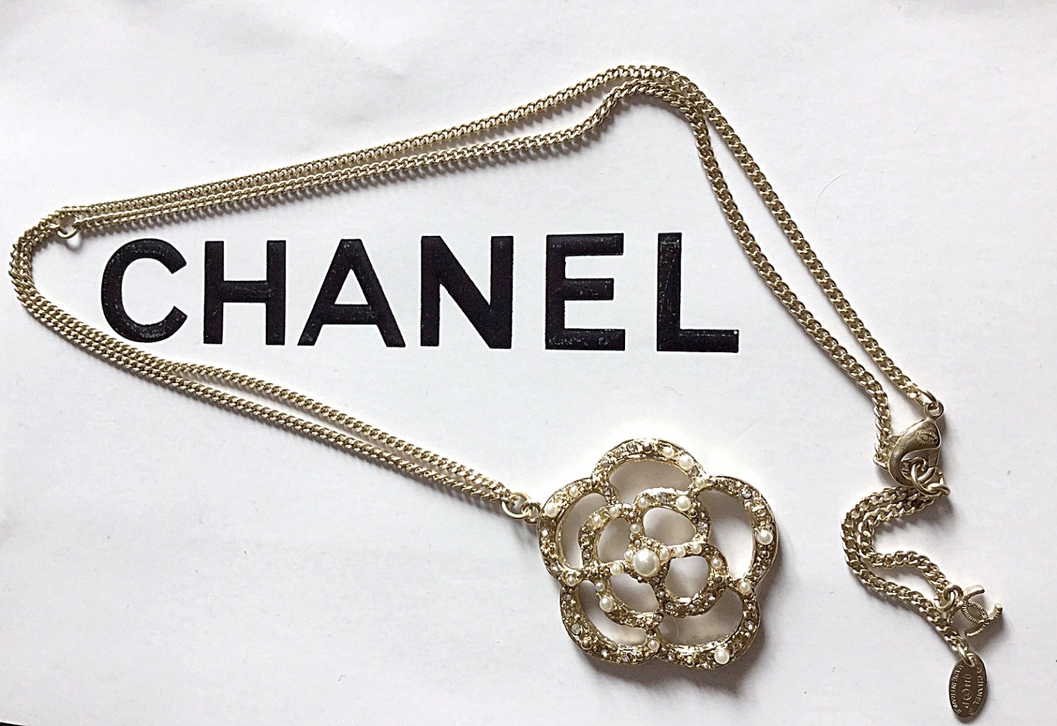 chanel camellia vanity with chain