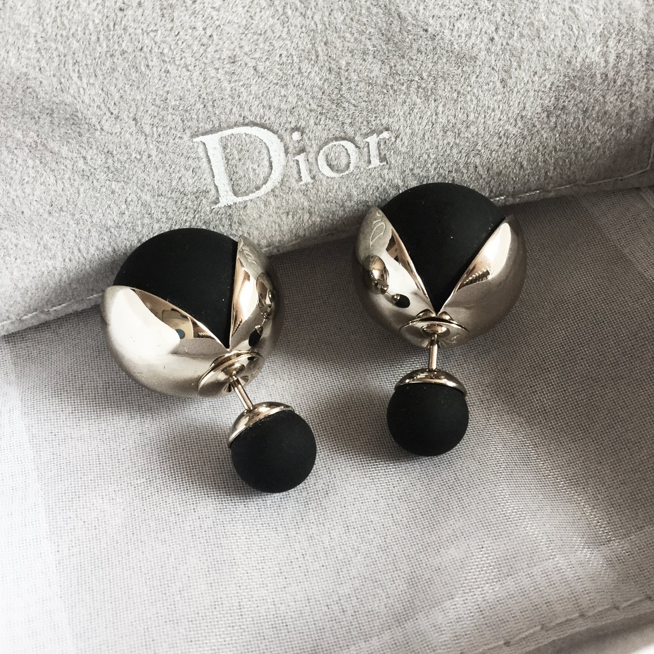 DIOR TRIBALE Mise en Dior Tribal Earring Black Acrylic Gold TULIP