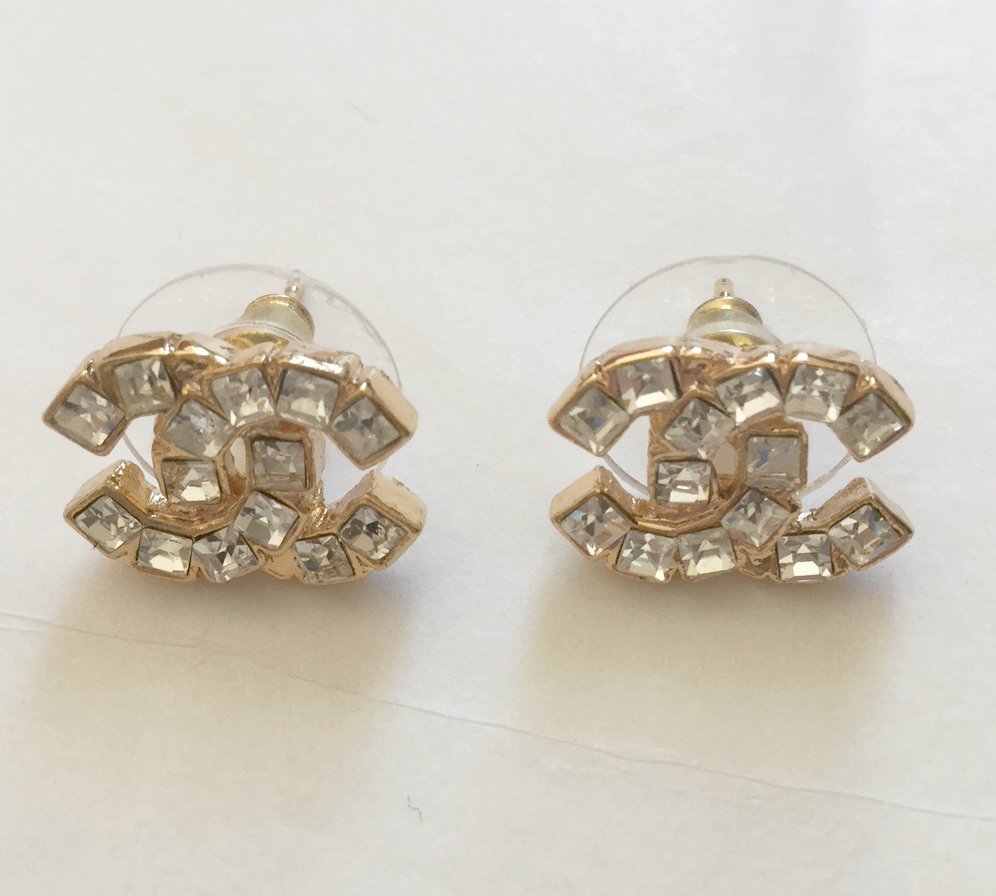 Chanel CC Logo Baguette Crystal Very Simple pierced Earrings