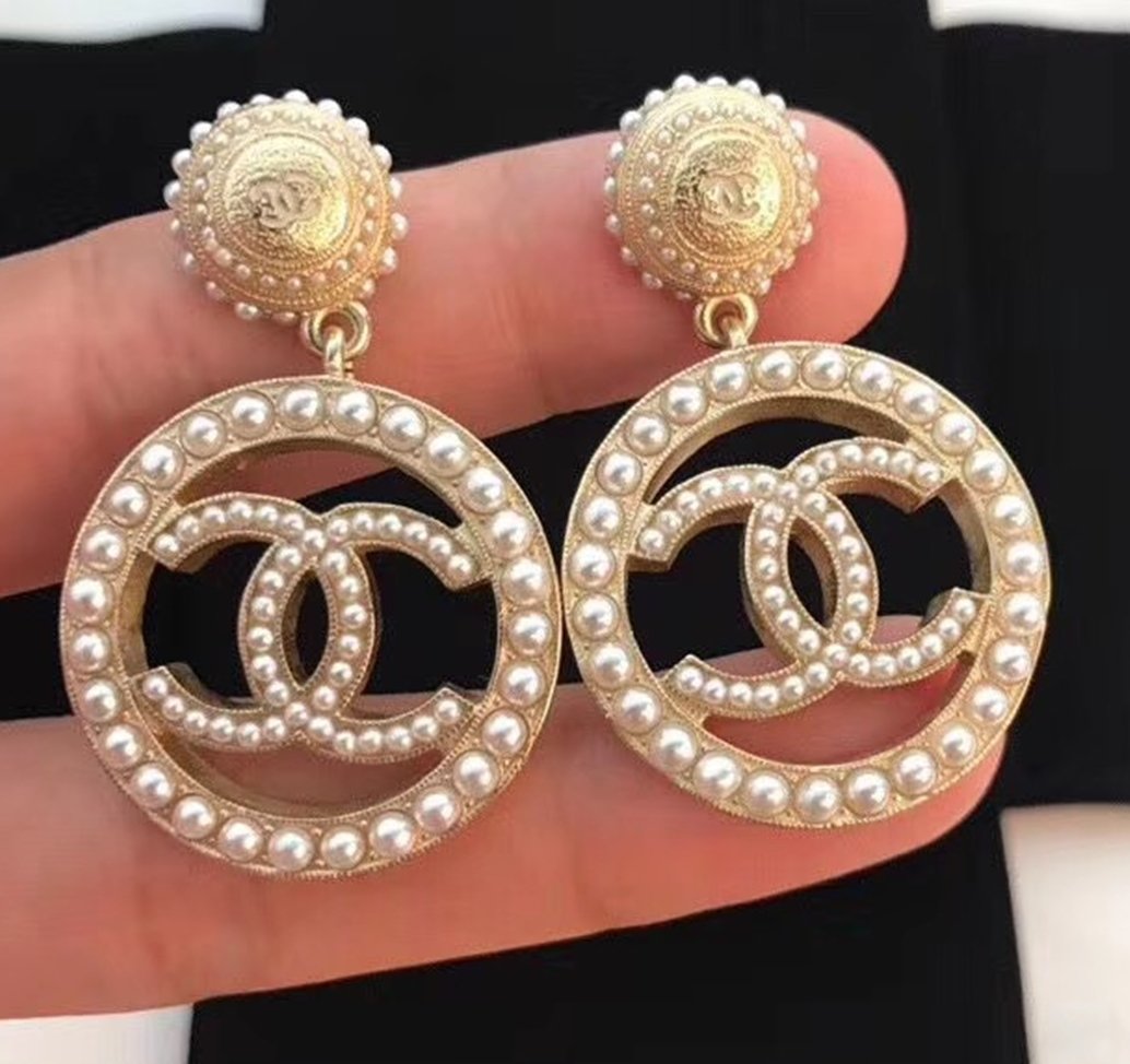 Details more than 81 chanel pearl hoop earrings super hot - esthdonghoadian