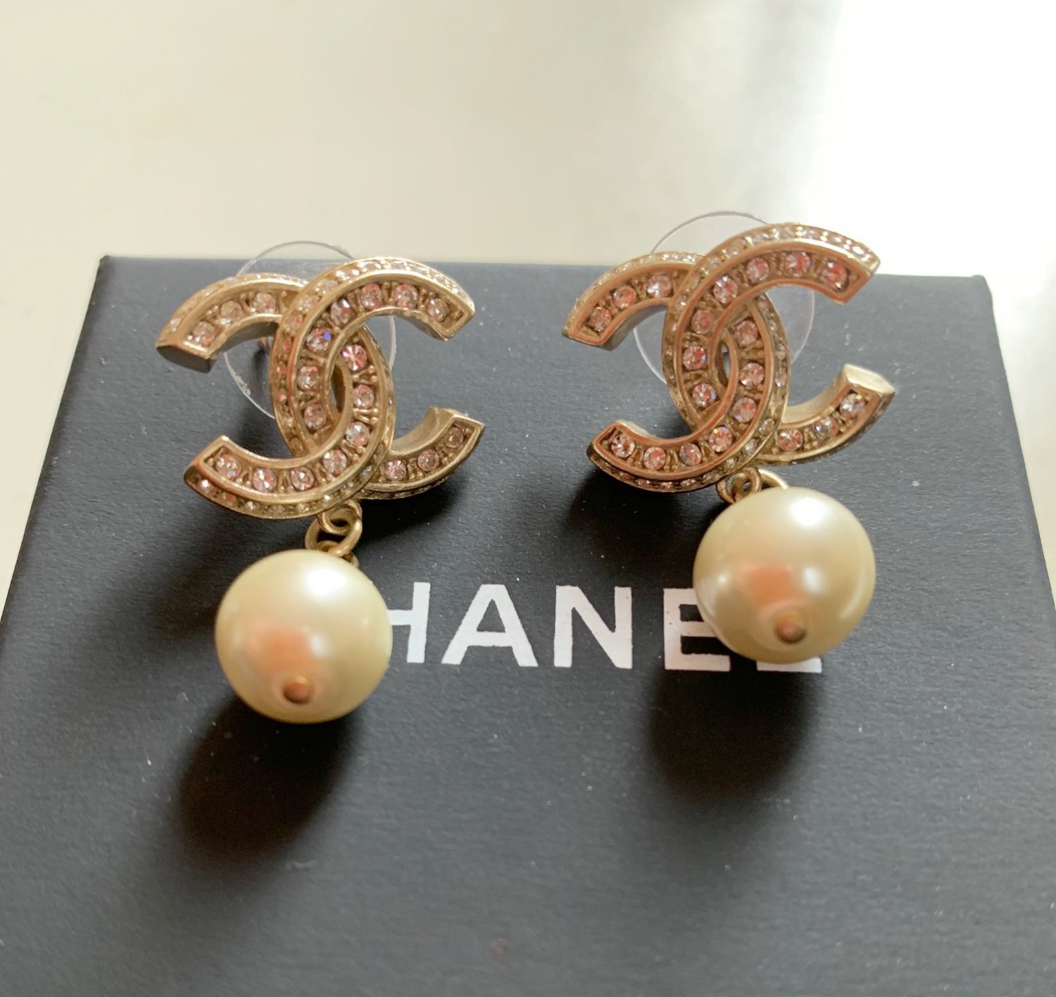 CHANEL Classic Crystal CC Stud Pearl Dangle Earrings GOLD NIB