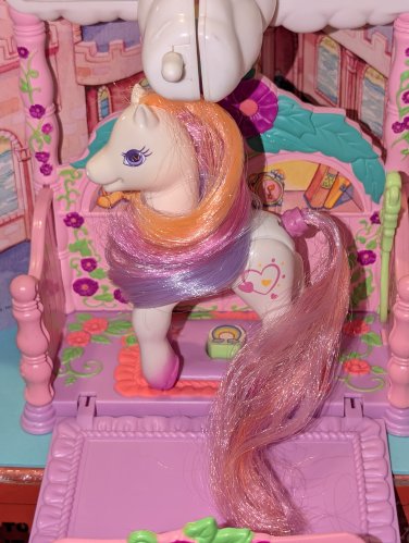 Vintage G2 My Little Pony MLP - Light heart with canopy bed & Comb