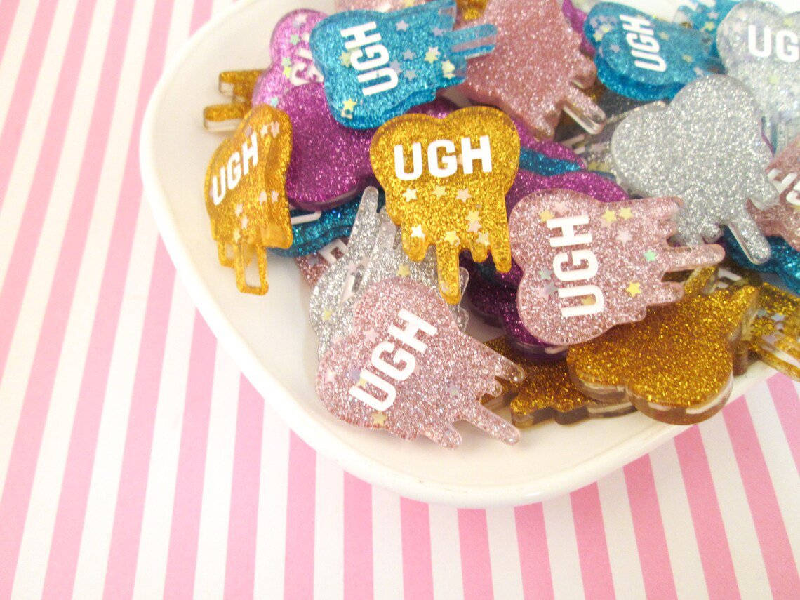 Glittery Resin Running Ugh Heart Cabochons jocad (3 Pieces)