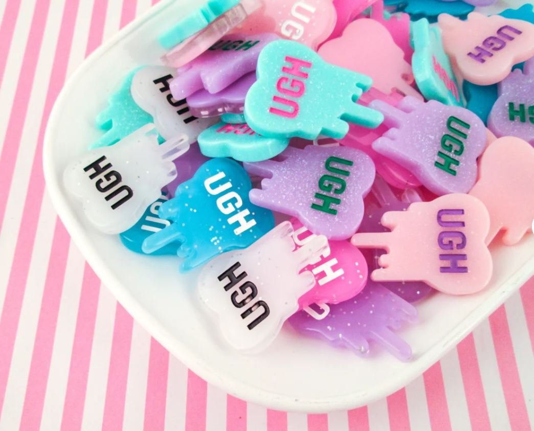 Glitter Resin Running Ugh Heart Cabochons jocad (3 Pieces)