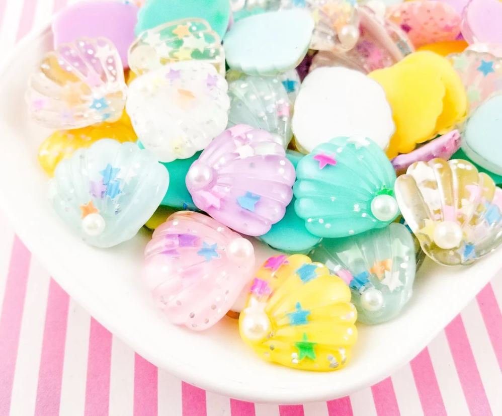 Assorted Pastel Seashell and Pearl Cabochons, Glittery Seashells jocad (5 Pieces)