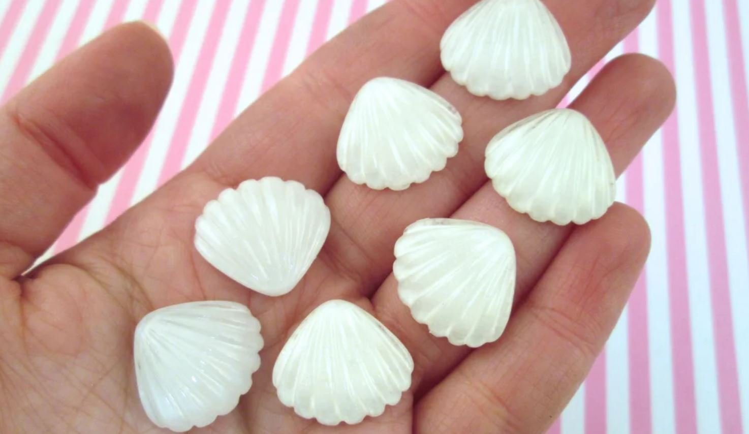 White Pastel Seashell Cabochons, Glitter Seashells jocad (10 Pieces)