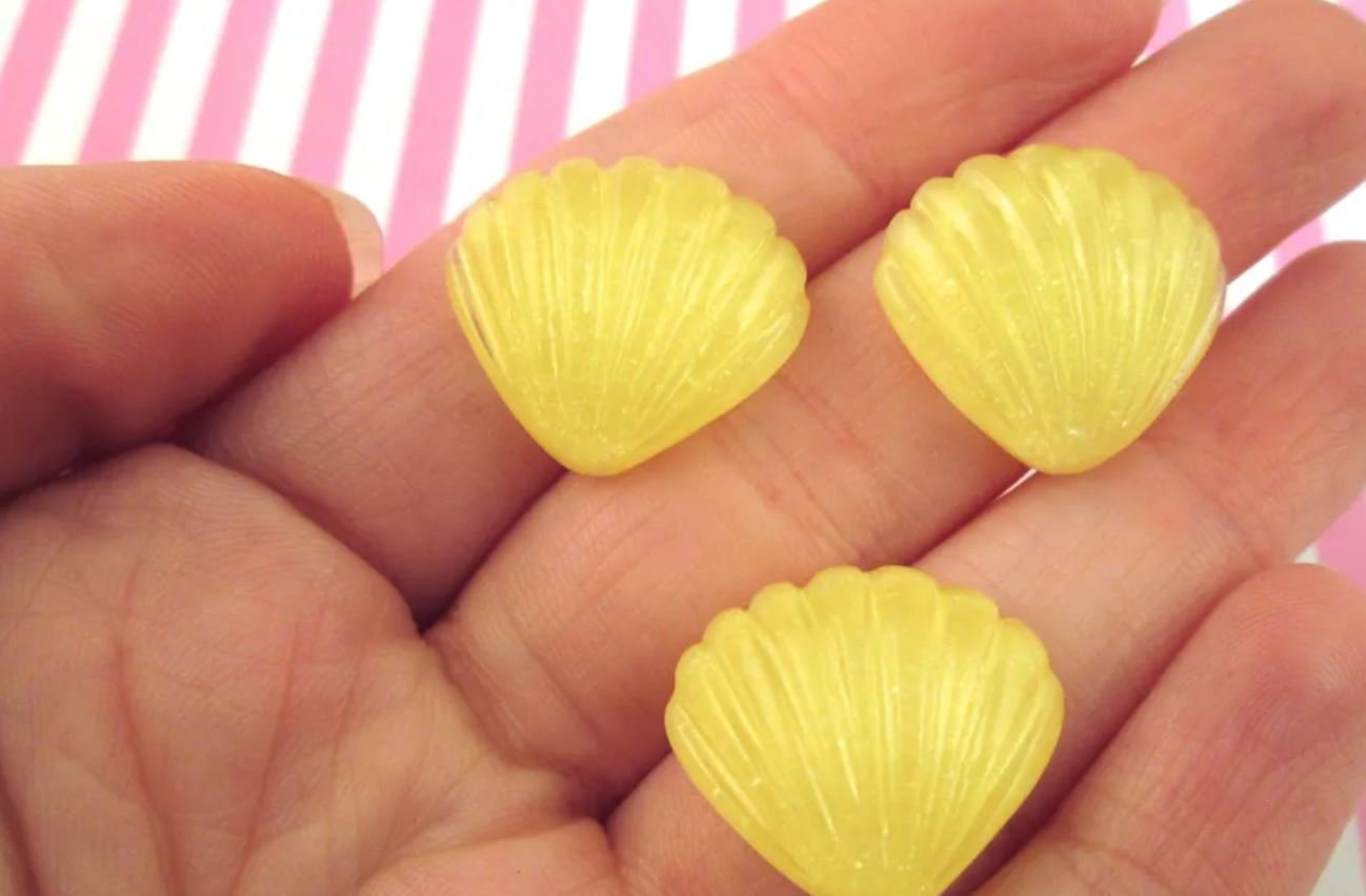 Yellow Pastel Seashell Cabochons, Glitter Seashells jocad (10 Pieces)