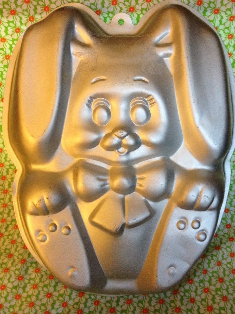 WILTON Sunny Bunny Easter Cake Pan 1987 Vintage 2105 2435 W Paper Labels