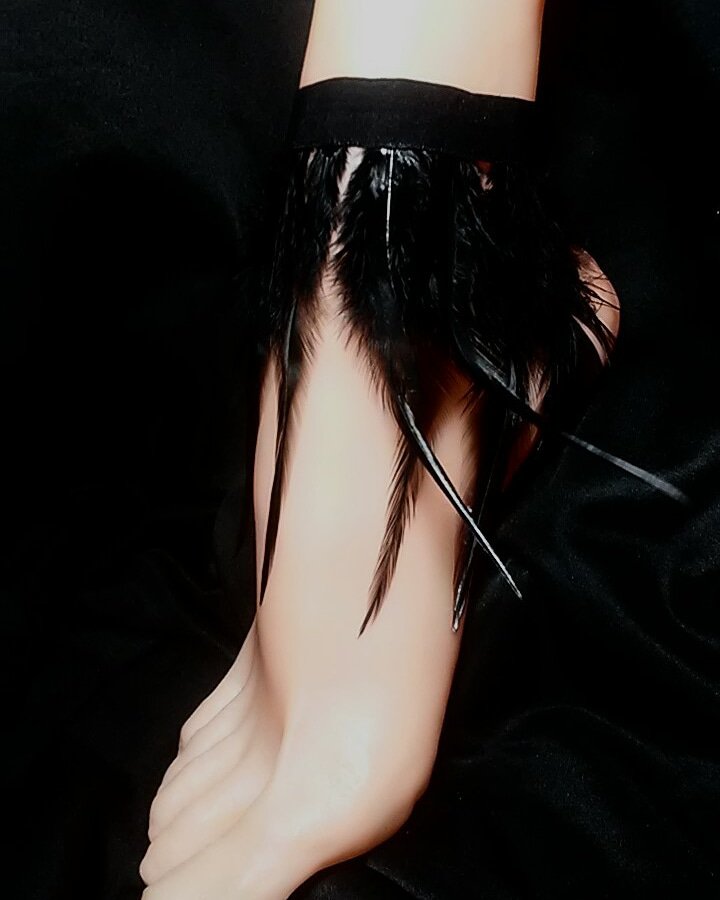 Black Feathered Stretch Anklet