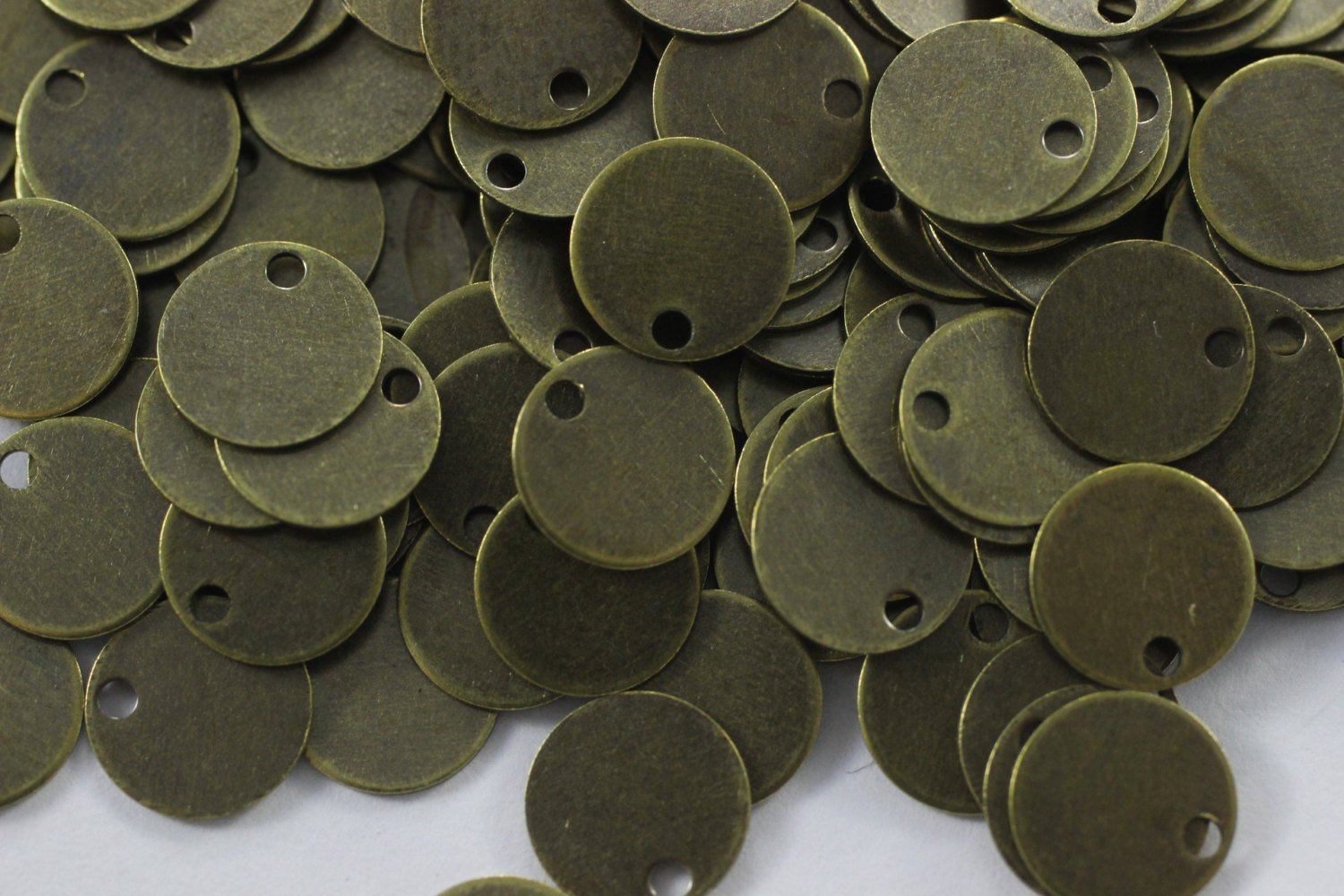 200 Pcs Antique Brass Round Stamping Blanks, 8 mm one Hole Bronze Coins