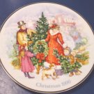 1990 Bringing Christmas Home Avon plate Victorian scene porcelain china 22K gold trim, box