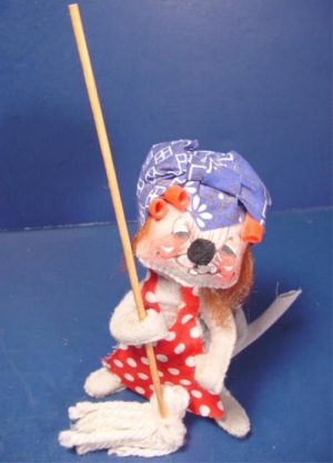 Annalee Mobilitee cloth mouse doll with mop bandana curlers 1971 label tag