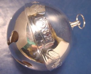 1982 Wallace Silversmiths sleigh bell Christmas skates silver ornament 12th annual silverplate