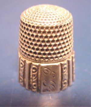 Simons Brothers sterling silver vintage sewing thimble #2 decorative scroll panels initials