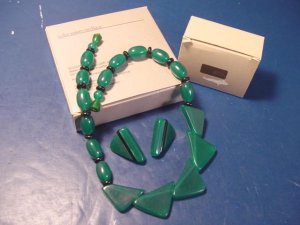 Color Waves necklace Avon vintage 1987 pierced earrings green onyx deco style 16 inch beads