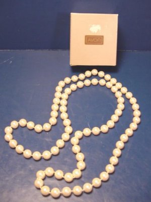 Parisian Impression Avon vintage 1987 pearlesque necklace cream ivory color faux pearls 38 inch
