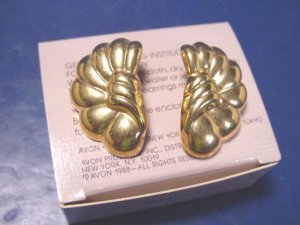 Avon 1988 Stylized Swirl vintage pierced earrings goldtone gold-color metal with box