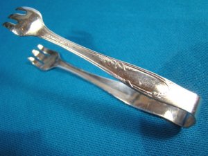 Oneida sugar cube tongs Meadowbrook Heather 1881 Rogers silverplate 1936 silver plate tableware