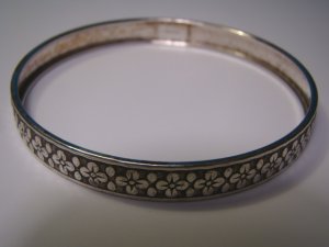 Bracelet sterling silver bangle cuff flower design vintage estate jewelry wardrobe accessory