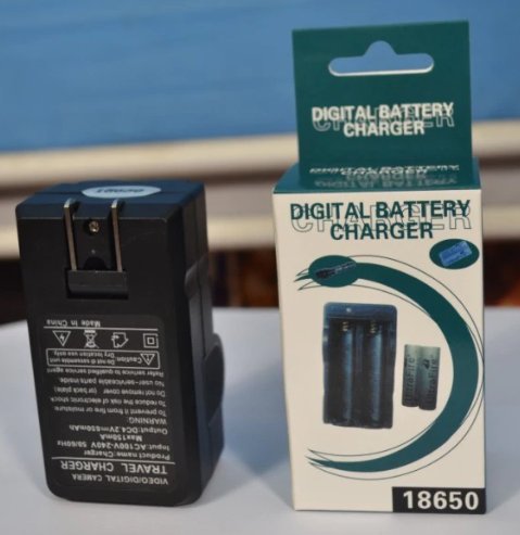 Digital smart charger Video Digital Camera Travel Charger Universal Li-Ion Plug-in Charger for 18650