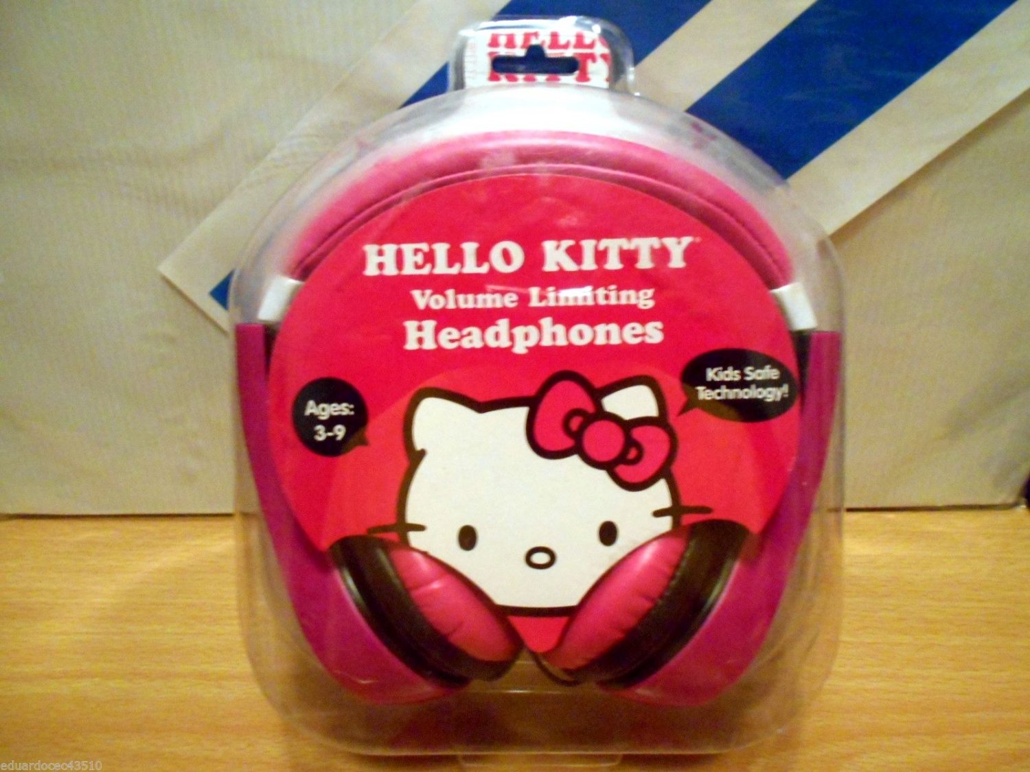 New HELLO KITTY Headphones Kids w/ Volume Limiting Sound SAFE LISTEN