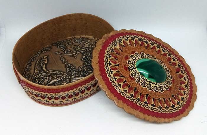 Casket large oval with red center - malachite