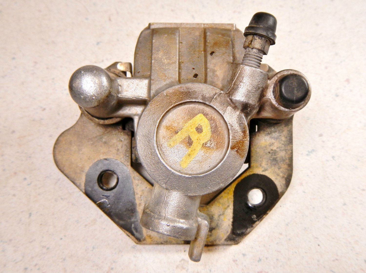 92 SUZUKI QUADRUNNER LT230E RIGHT FRONT BRAKE CALIPER