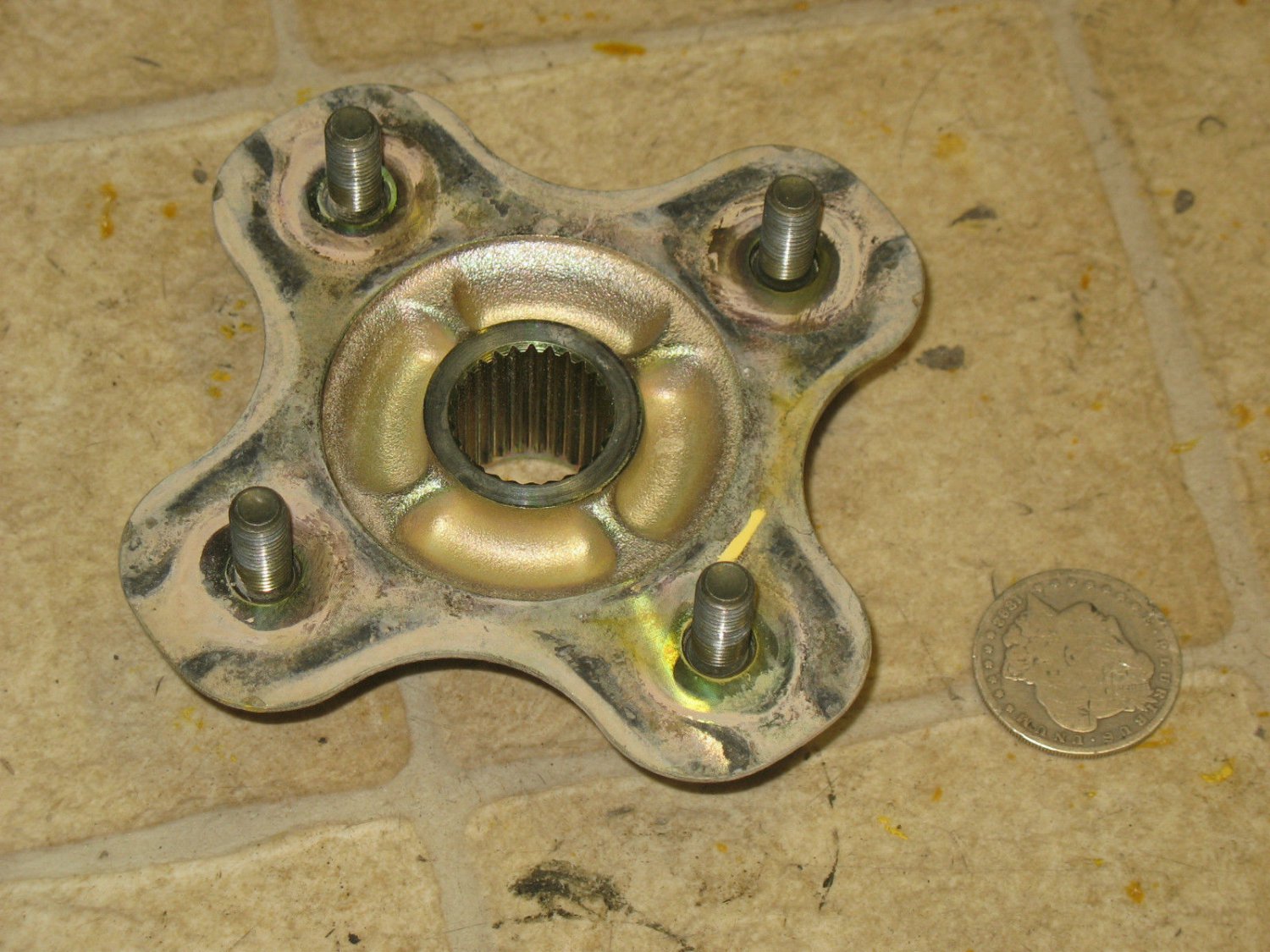 04 YAMAHA YFM660FS GRIZZLY 660 4X4 LEFT REAR HUB