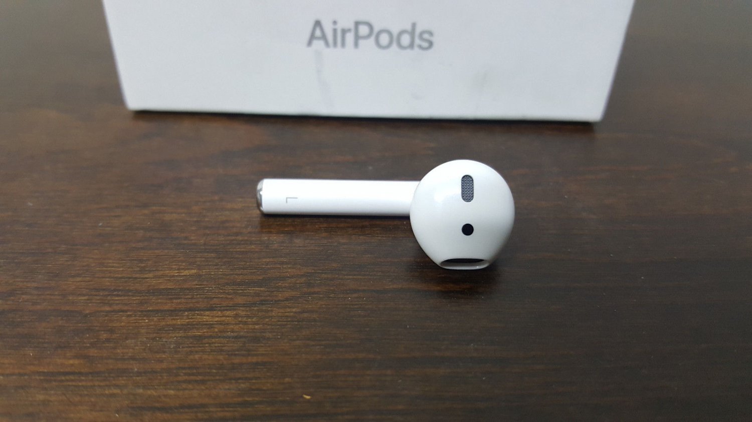 Apple MMEF2ZM/A Left AirPod ONLY Great Condition Replacement Earbud