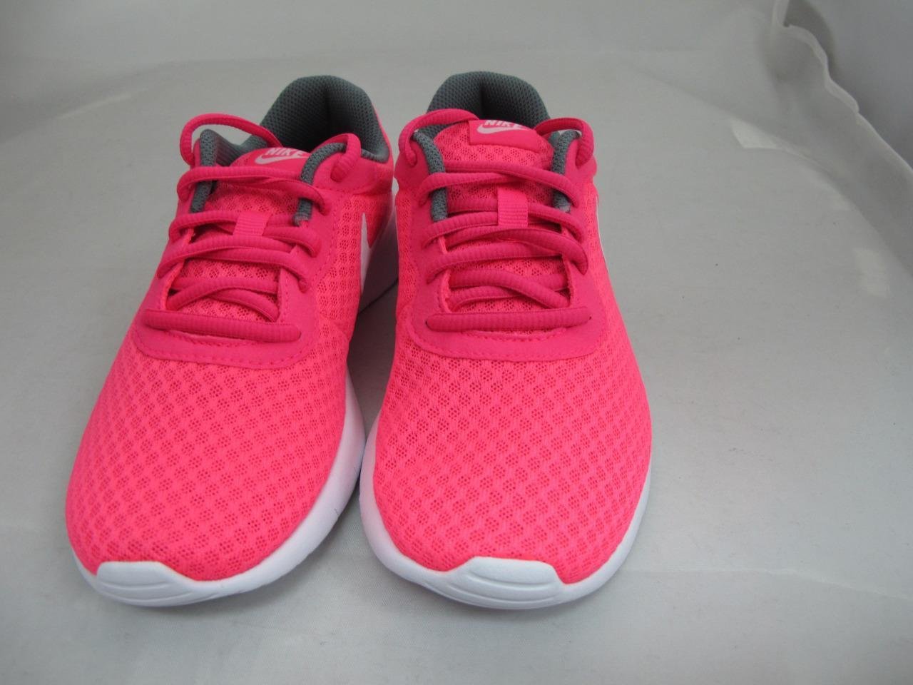 Brand new Nike Tanjuns (Size 6Y / 8 in Women)