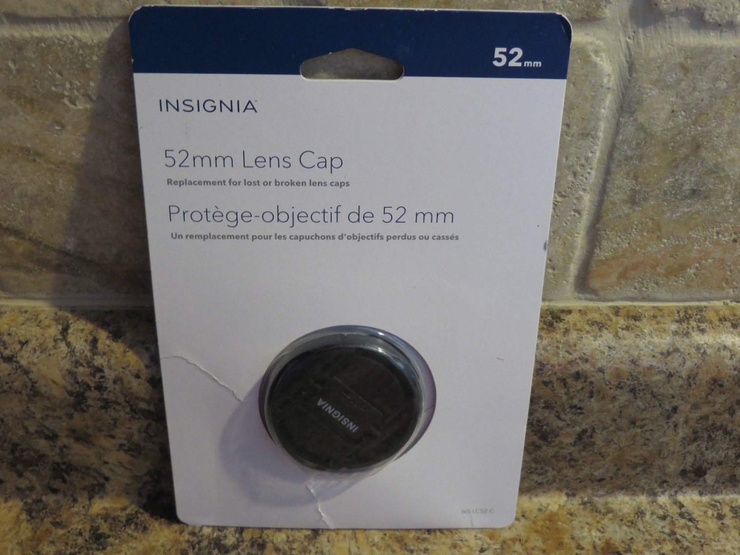 Insignia 52mm Lens Cap (NS-LC52-C) NEW Open Box FREE SHIPPING