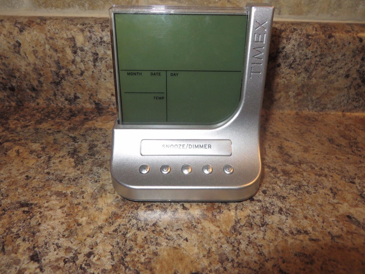 Timex T125 Colour Changing Alarm Clock with USB Port - Silver FREE SHIPPING