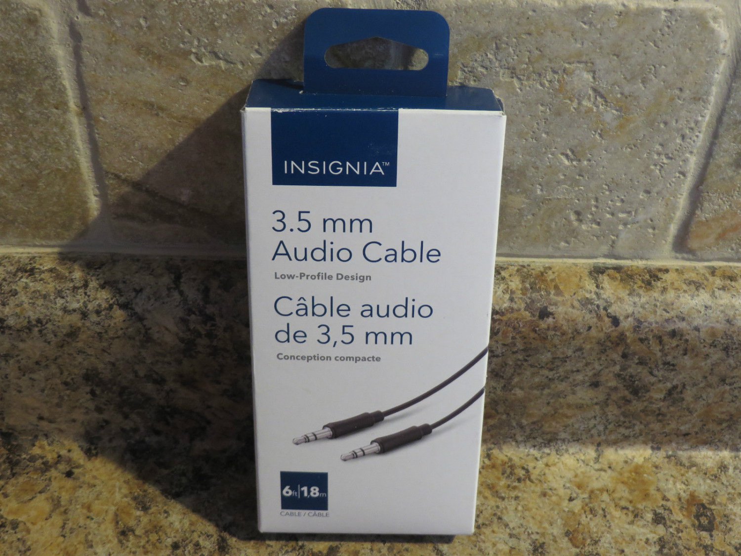 Insignia 6ft / 1.8m Audio cable - NS-MP3AX-C NEW Open Box FREE SHIPPING