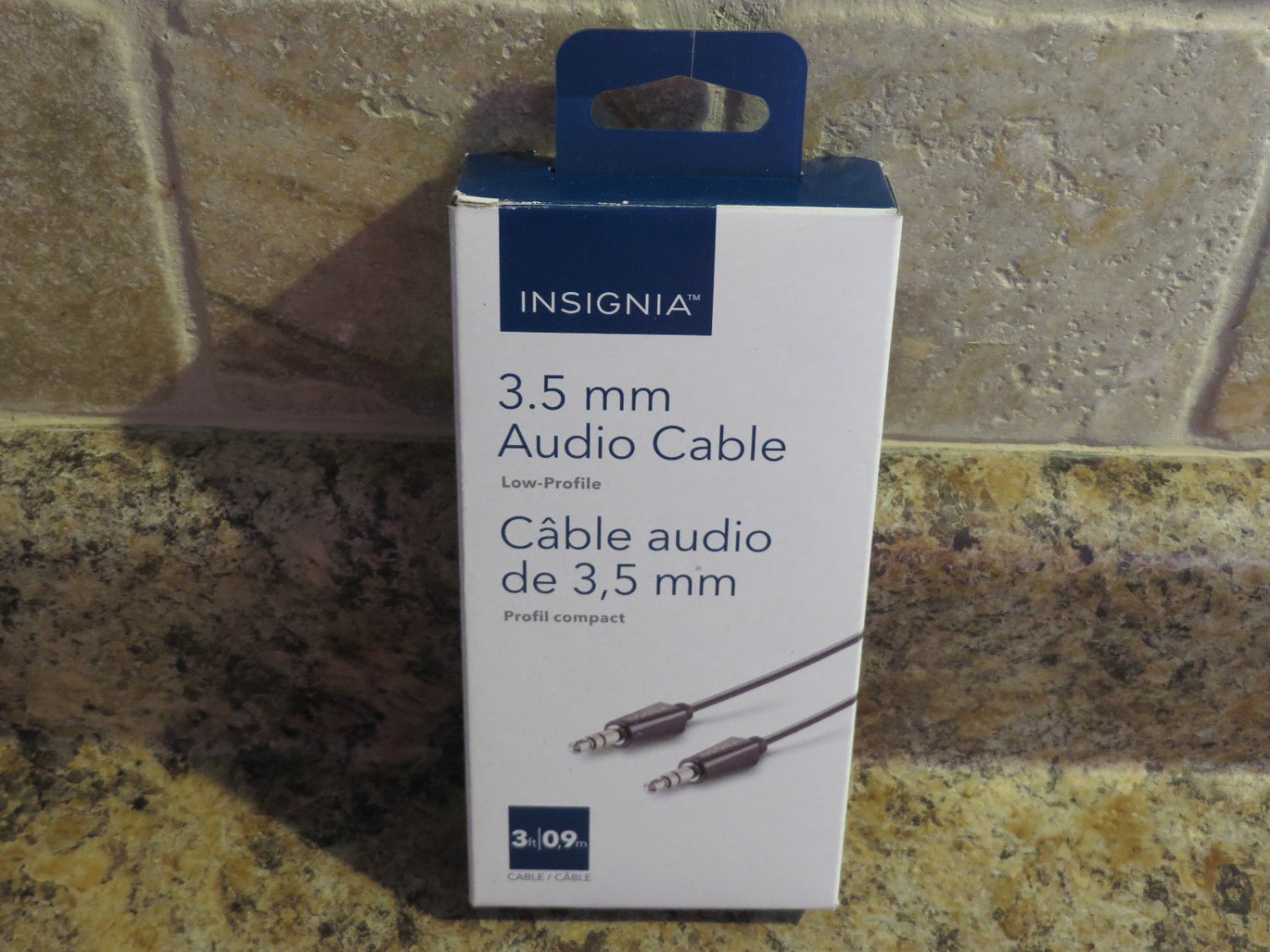 Insignia 3 ft AUX Audio Cable Low Profile 3.5 mm Black - NS-LW16-C NEW OPEN BOX