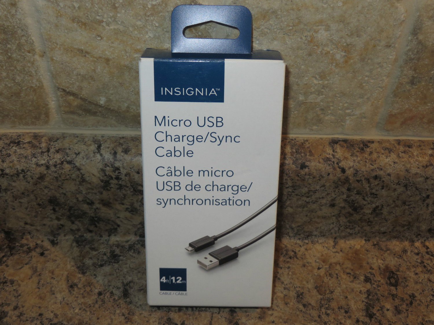 Insignia 4ft /1.2 Charge/Sync Cable Micro USB - NS-MCDT2-C - NEW- OPEN BOX