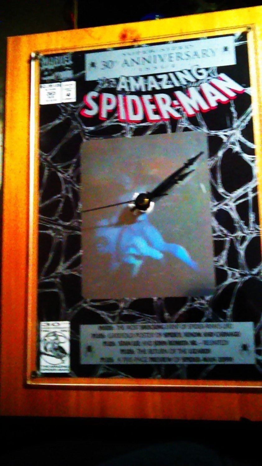 Spiderman wall clock 30th Anniversary Hologram Cover Very Unique Rare Collector