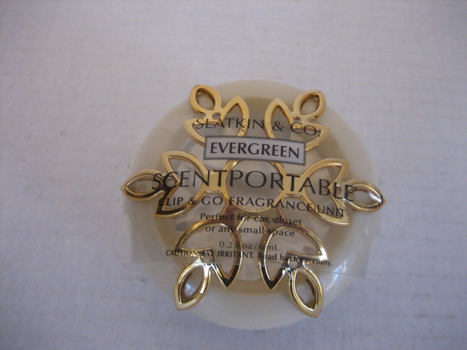 Slatkin & Co Scentportable Clip & Go Evergreen Snowflake Cream/Gold Clip NWWT
