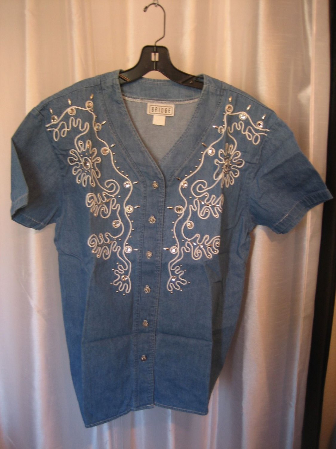 Bridge Women's Blue Denim Decorative Short Sleeve V Neck Cotton Shirt Sz L NWNT